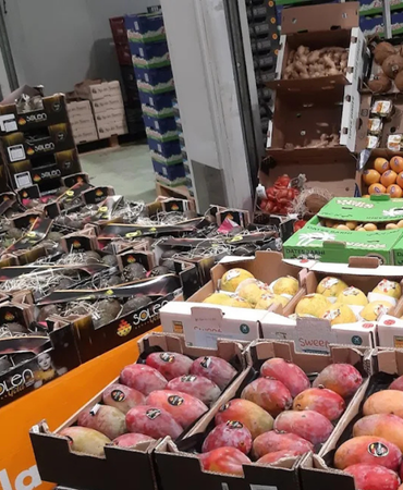 Puesto de frutas frescas en Frutas Girona, Mercado de Abastos Valencia