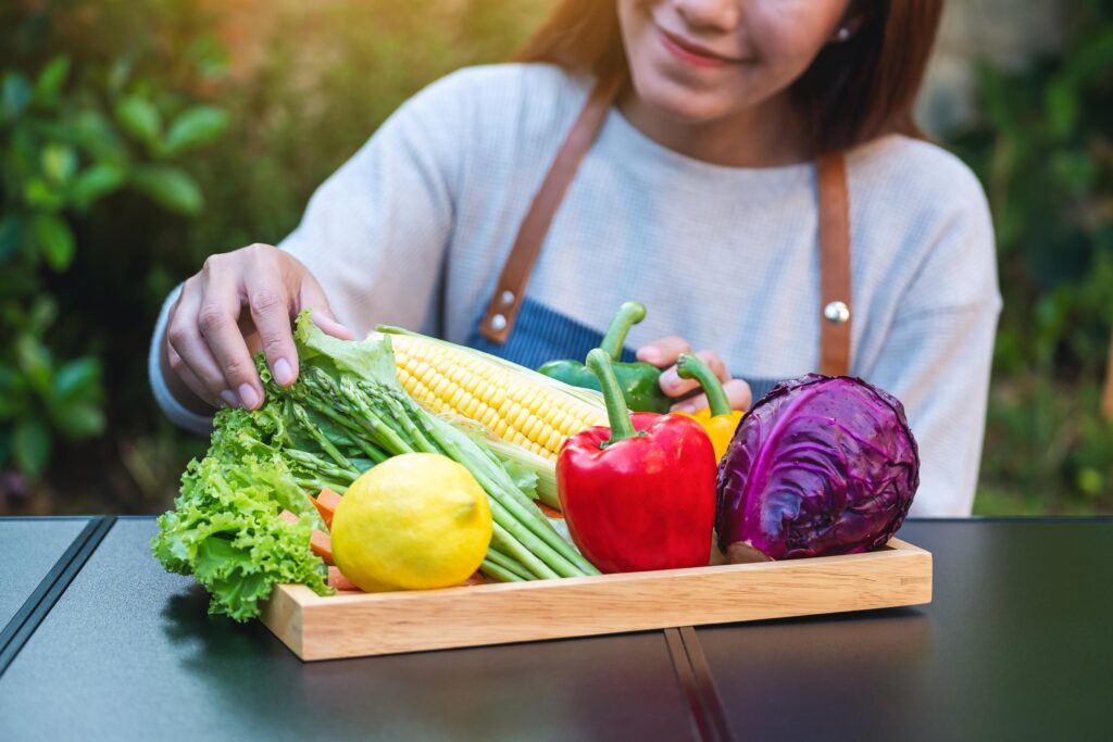 Cómo seleccionar verduras frescas en la huerta